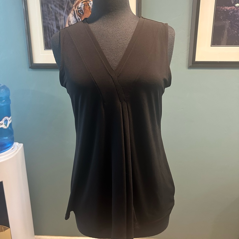 Dana Buchman Black V neck Sleeveless Blouse Size Medium